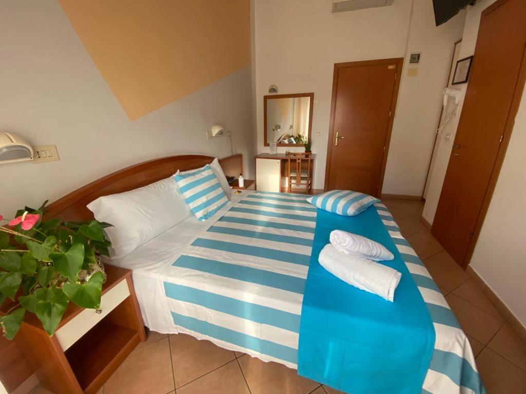 Hotel Villa Caterina Rimini Luaran gambar