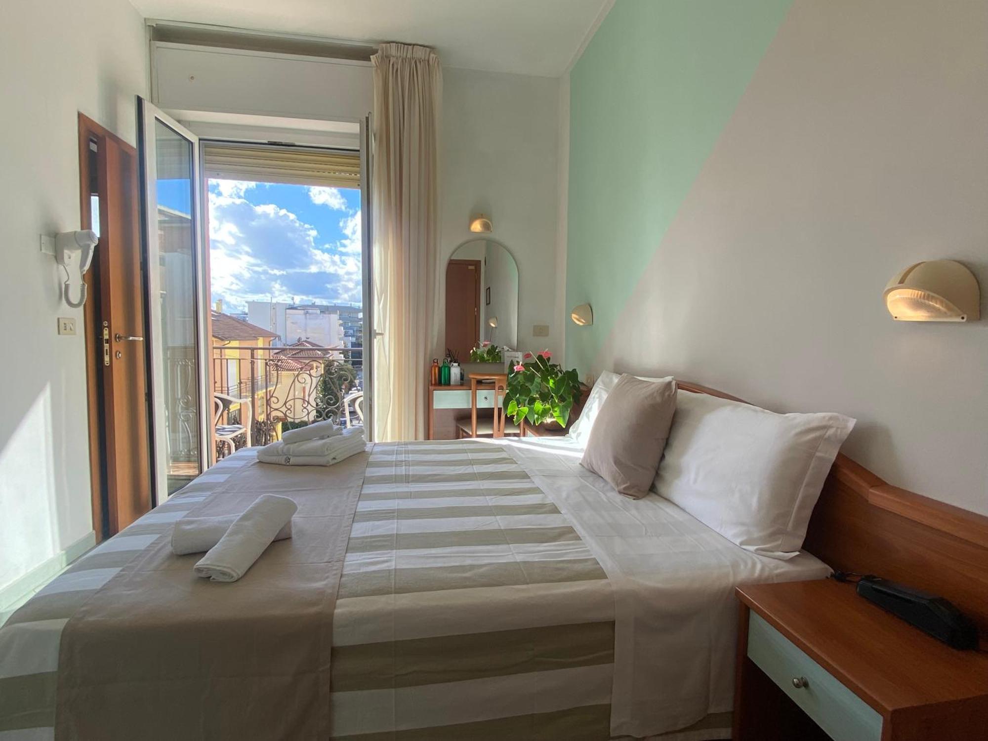 Hotel Villa Caterina Rimini Luaran gambar