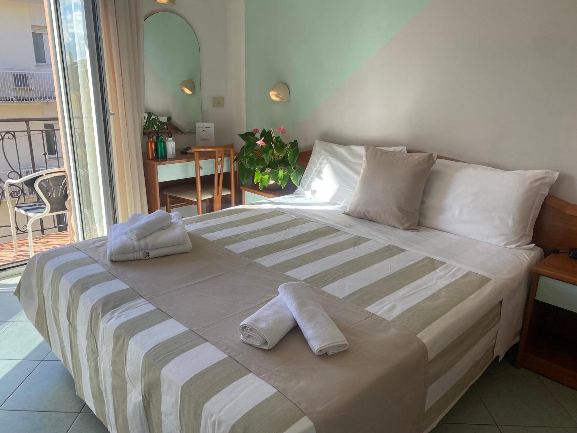 Hotel Villa Caterina Rimini Luaran gambar