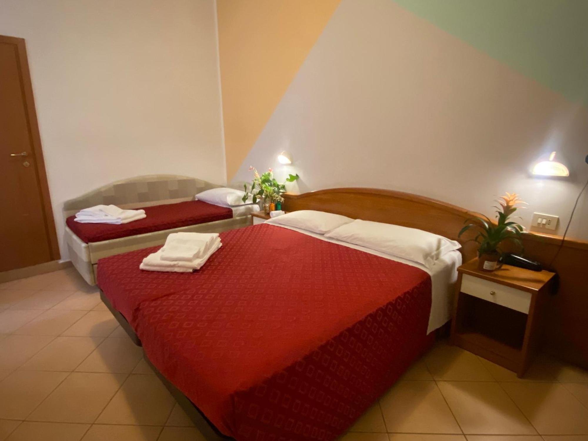 Hotel Villa Caterina Rimini Luaran gambar