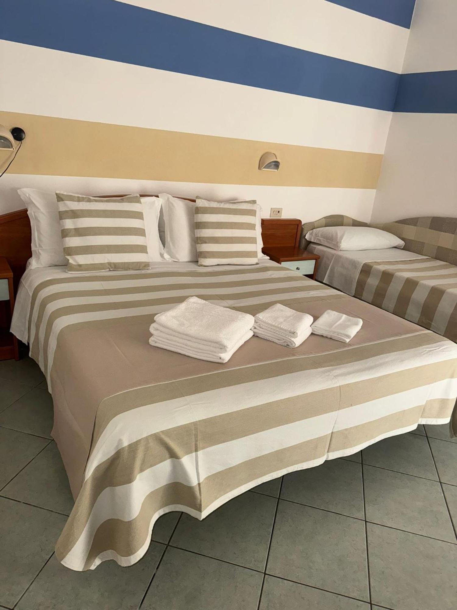 Hotel Villa Caterina Rimini Luaran gambar