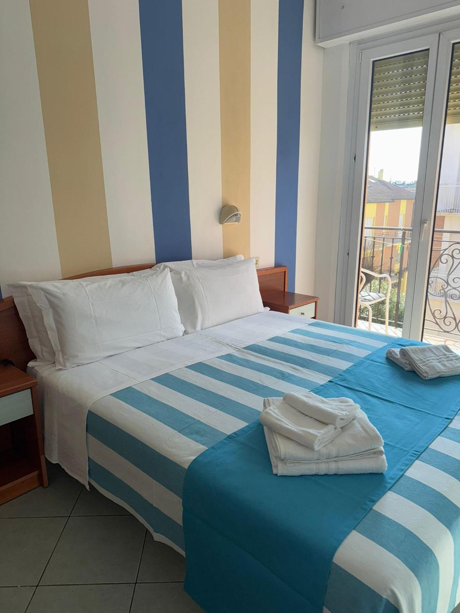 Hotel Villa Caterina Rimini Luaran gambar